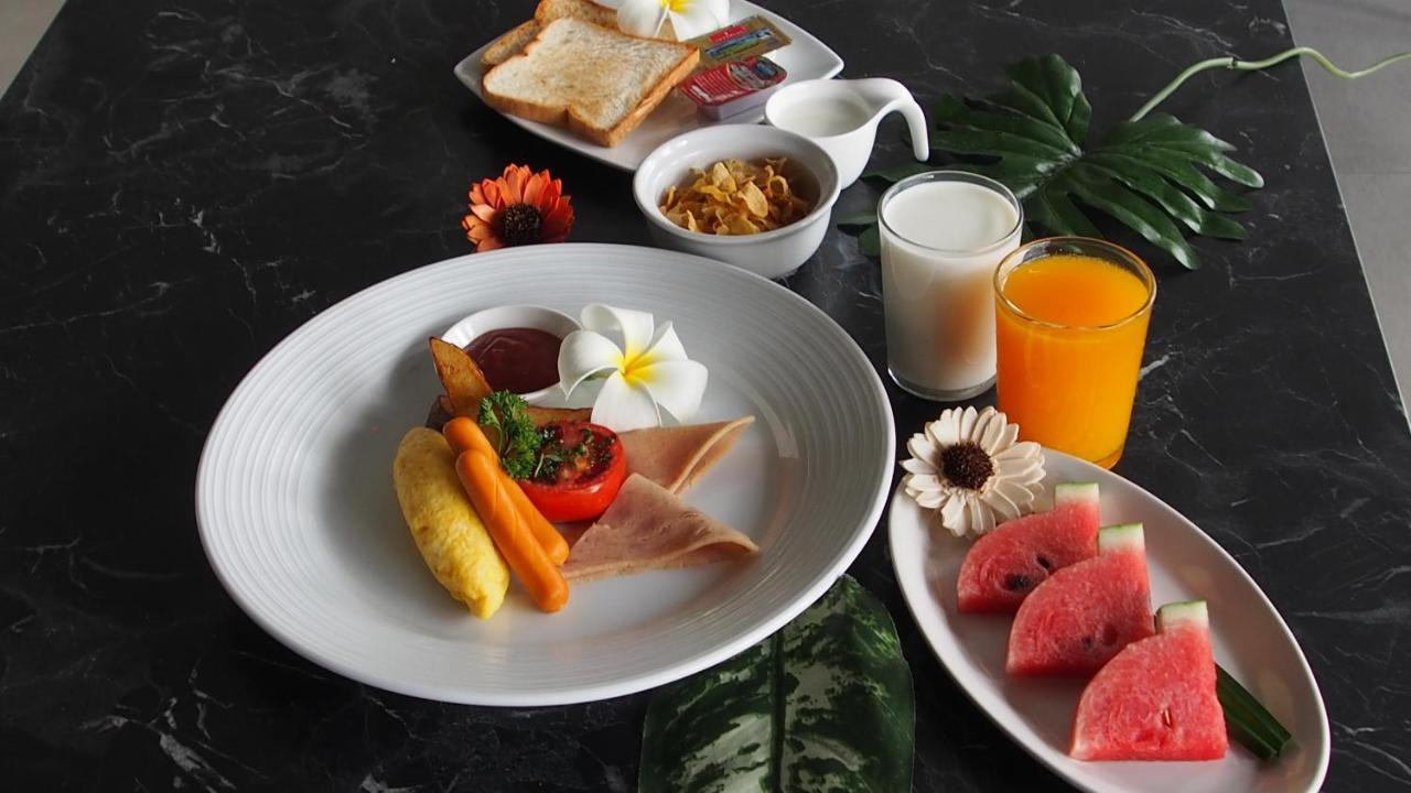 KOS Hotel Suvarnabhumi Airport Bangkok Luaran gambar